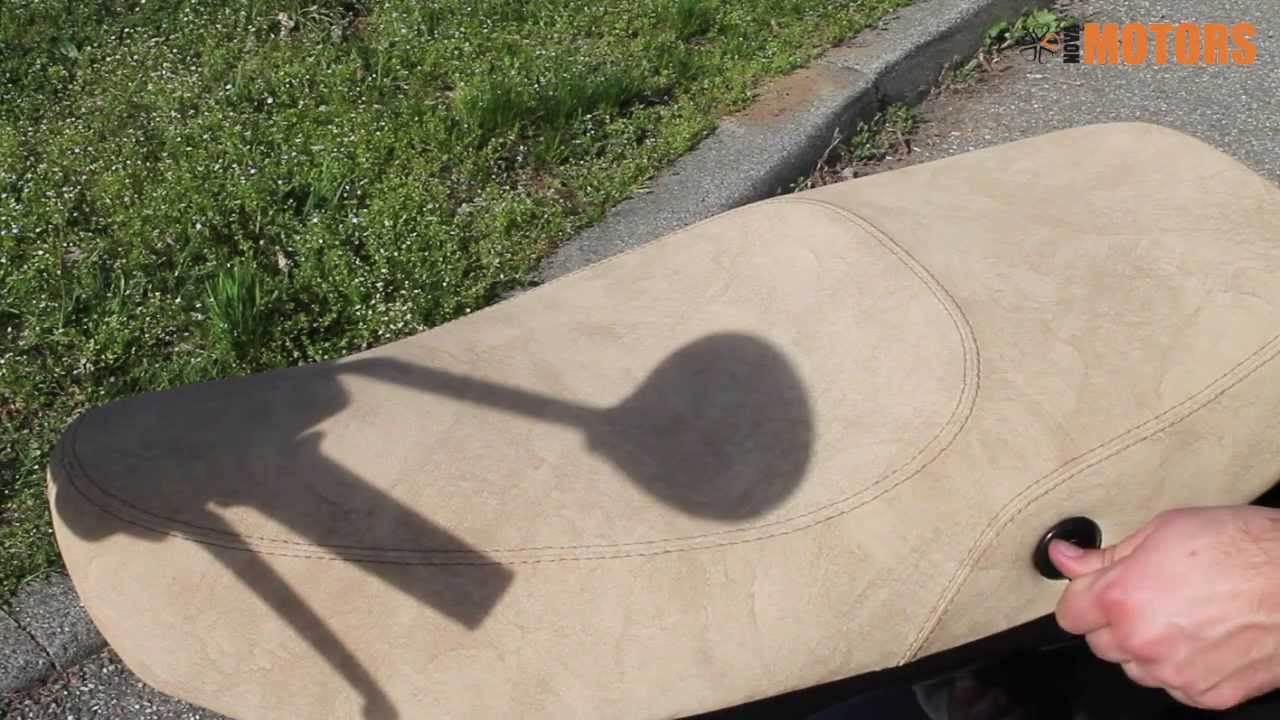 Vespa lx 50 - Helmfach - YouTube