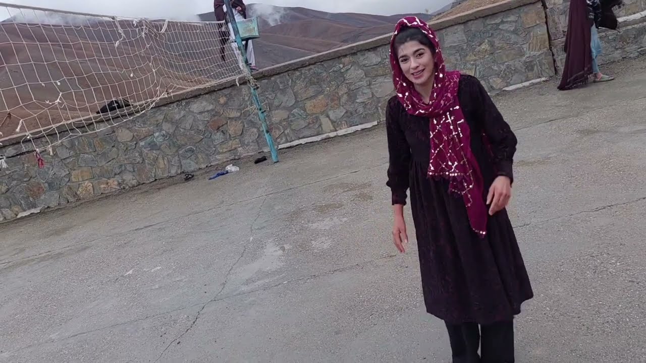 چکشهر زیبا، شهرستان ولایت دایکندی و بازی کردن والیبال با جوانان دیارم در مکتب که من درس خوندم