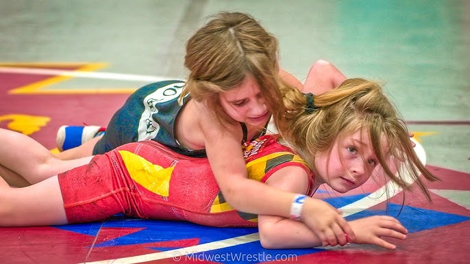 very young young little girl wrestling 25 kg Girls Freestyle – Sailor Arroyo {B} of Jersey Girls vs MaciJane Frye  {R} of Illinois Cornstars - YouTube