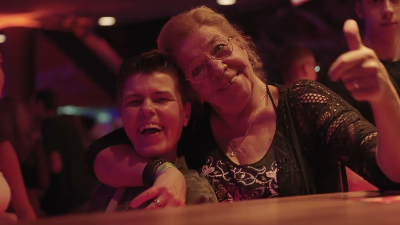 Aftermovie van Vomar Voordeelmarkt: Jubileum met vuurwerk boven het stadion op YouTube