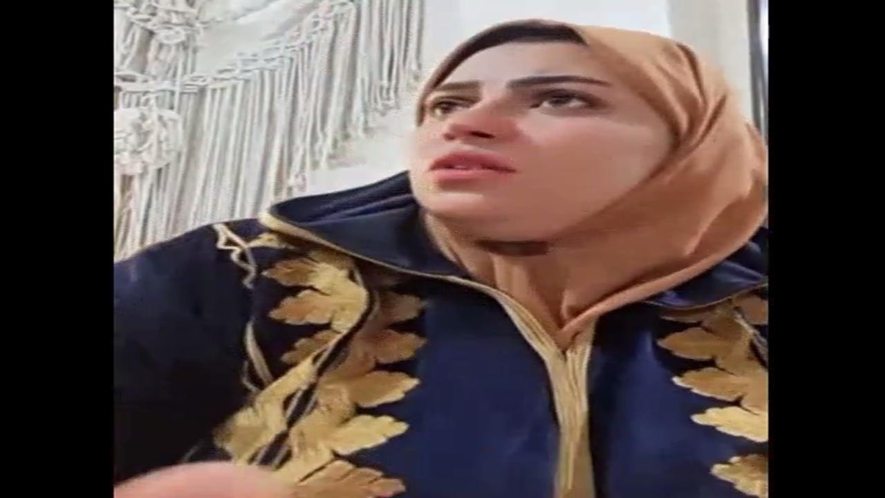 محجبة بلدي وشها يسخن الحجر