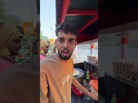 अंडा रोल खाना है😂#comedy #funny #eggroll #fastfood #meme