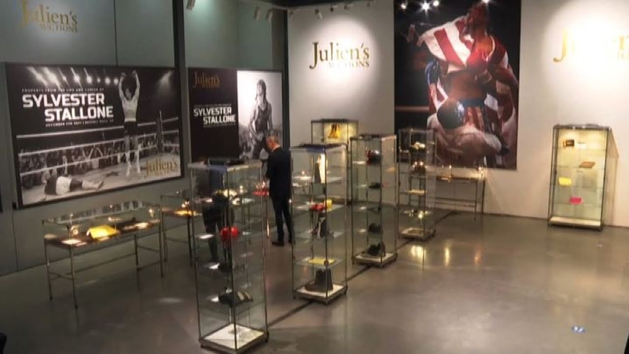 Guantoni di Rocky, fascetta di Rambo: cimeli di Stallone all'asta