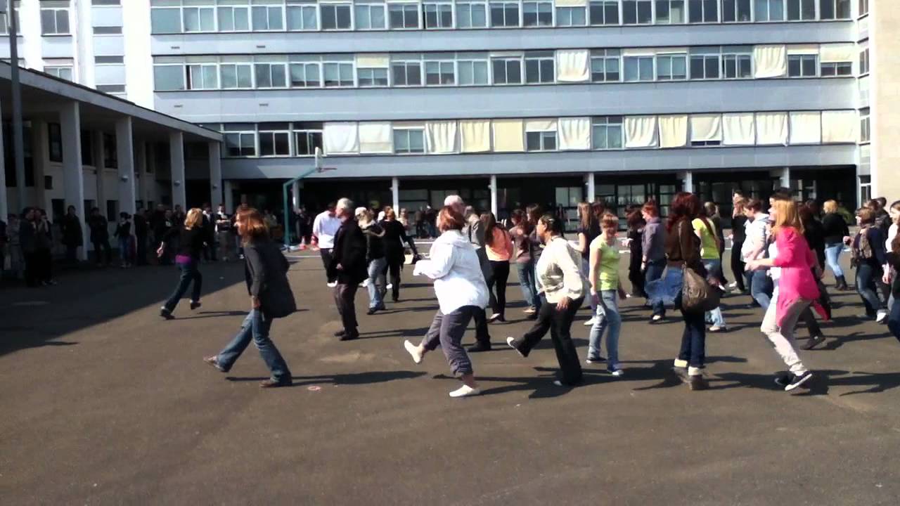 Funay flash moob lycée Funay-Hélène Boucher - YouTube