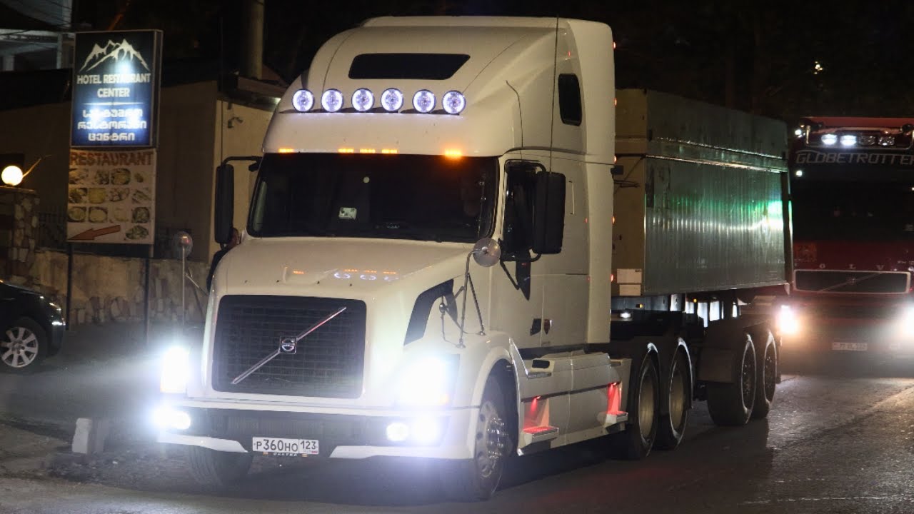[ 4K ] Night Time Truck Spotting in the Centre of Kazbegi - Georgia Vol. 7