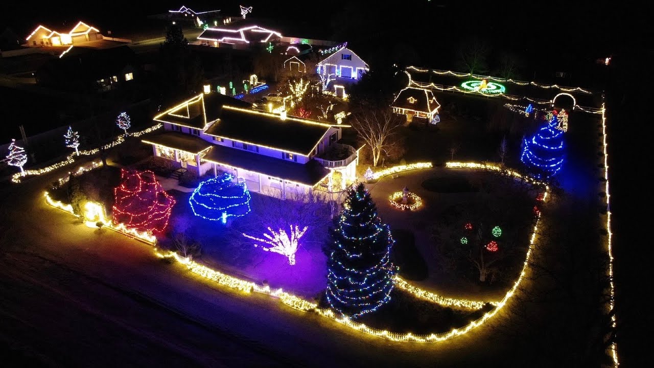Finishing Up Christmas Lights + Tour! 🎄🥰 ️ // Garden Answer YouTube