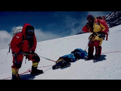 Video: Chi trasportano le bombole di ossigeno gli alpinisti?