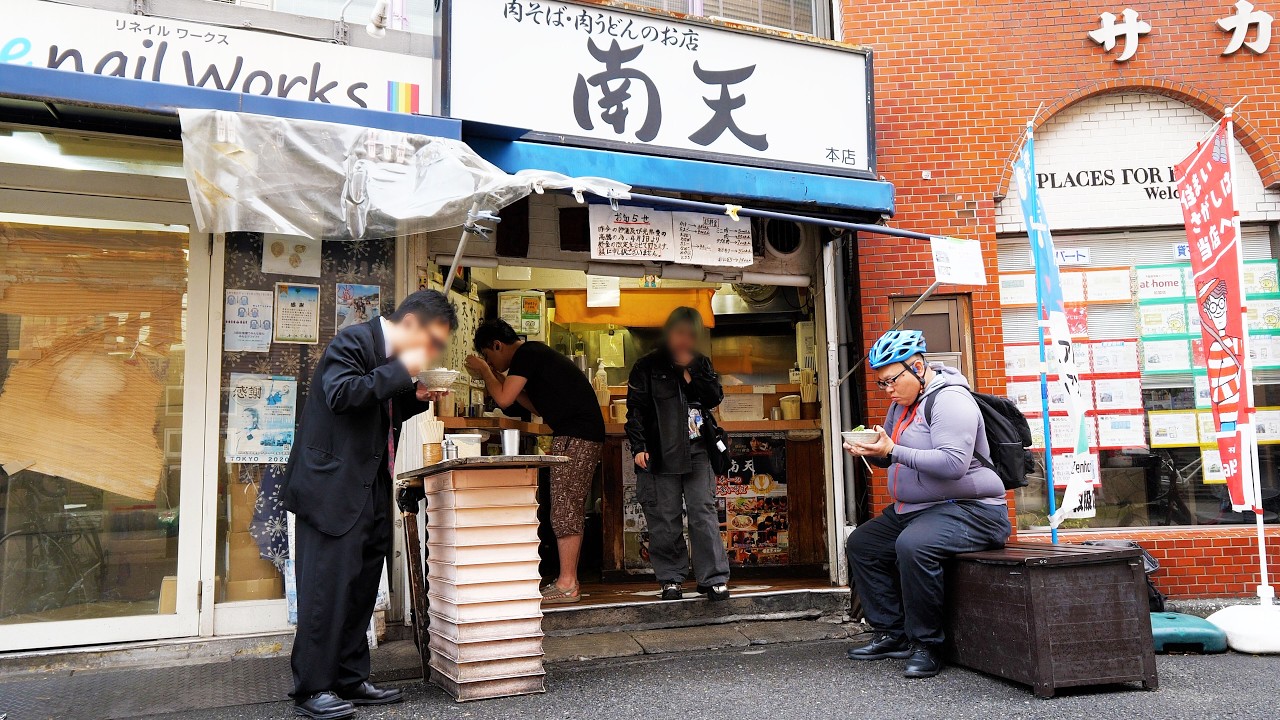 一杯３５０円。高速ワンオペで６００杯売り捌く２.８坪の激せま東京立ち食い蕎麦屋丨Japanese Fast Food : Tachigui, stand-up noodle shops