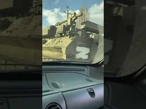 С МАШИНЫ КИДАЮТ КОКТЕЙЛИ МОЛОТОВА ПО РУССКИМ ТАНКАМ #Shorts