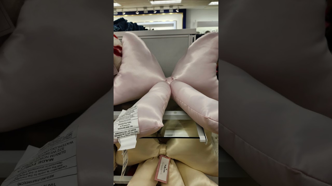 The cutest bow pillows run to marshalls 😍