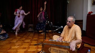 Video-Miniaturansicht von „H.H. Niranjana Swami - Hare Krishna Kirtan - 7/21/2019“