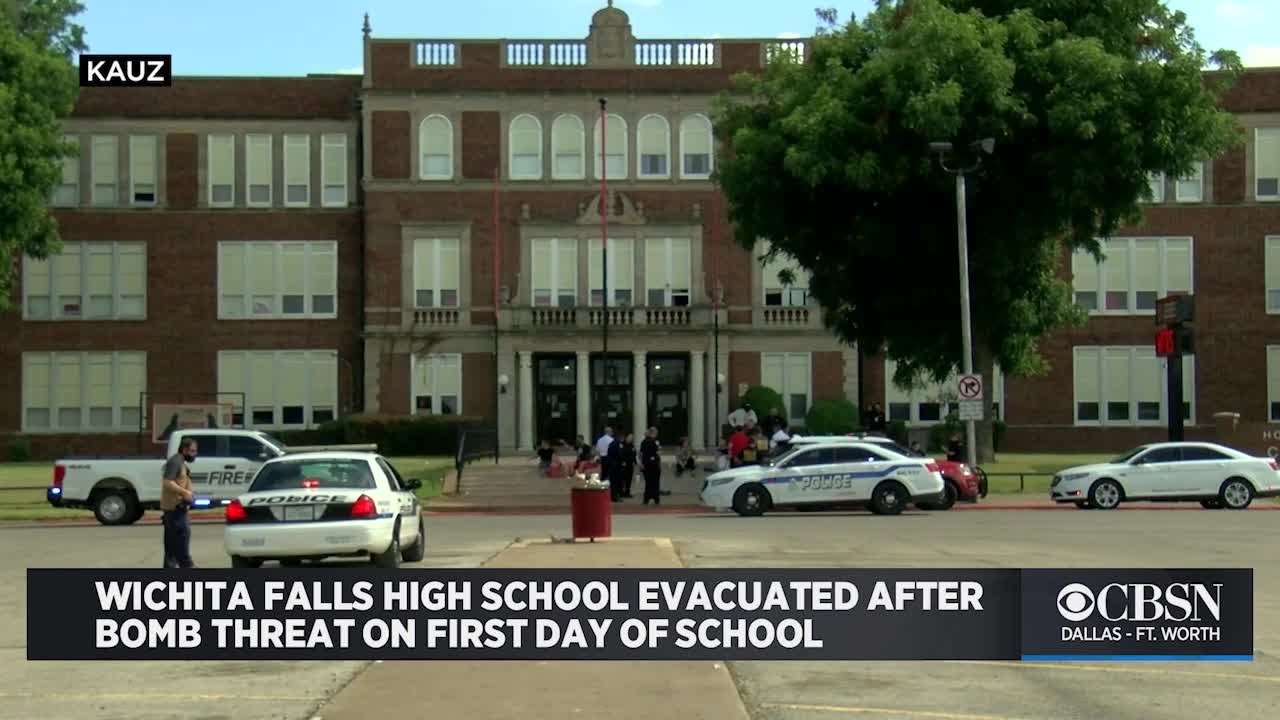 Texas Campus Evacuated After Bomb Threat On First Day of School - YouTube