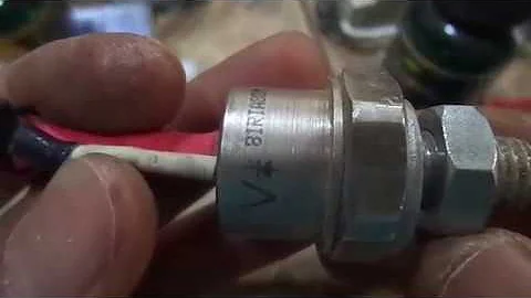 O que se deve fazer para bloquear um tiristor?