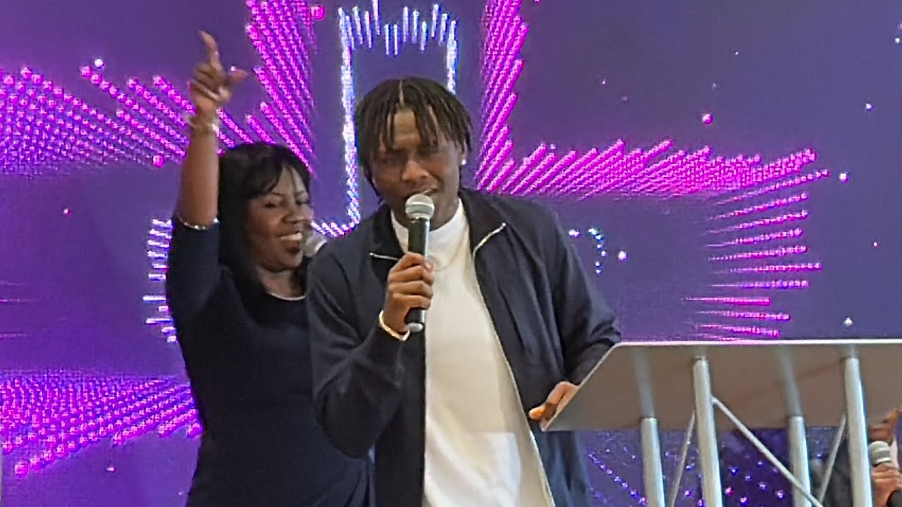 🔥Anaysha Figueroa-Cooper & Miles Caton tag team “Wonderful is Your Name” during Praise & Worship 🔥