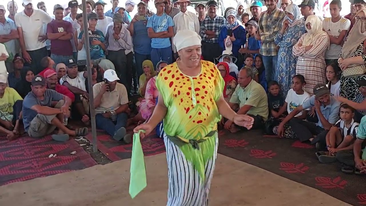 قيدومة الهيت الغرباوي تبدع بمهرجان سيدي بلحسن سوق الأربعاء الغرب 