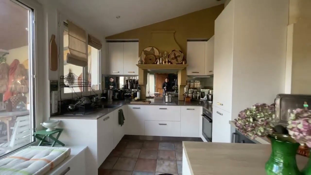 Barrière Saint-Genès/Talence.  L'élégance d'une échoppe double familiale au charme rare. 5 chambres