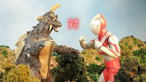 Ultraman vs Gomess! (epic battle! stop motion)