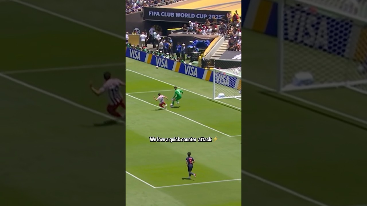 We love a counter attack ⚡️ #FIFACWC #Donnarumma #kvaratskhelia