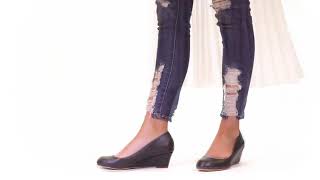 Journee Collection Dollup Black Wedge Pumps