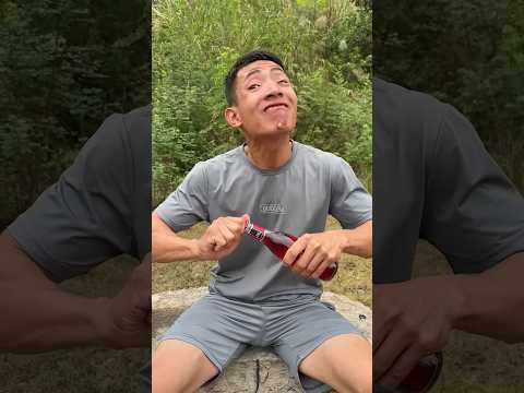 How to Open a Beer Bottle Easily #camping #bushcraft #survival #lifehacks# shorts 😫😆🍄🌲🫙🧃😫#6335