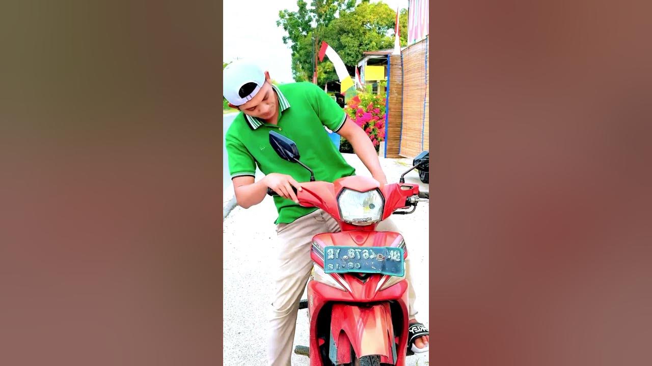 Poor Girl Begs for Help 🥺 No One Responds… Until a Kind Man Steps In ❤️