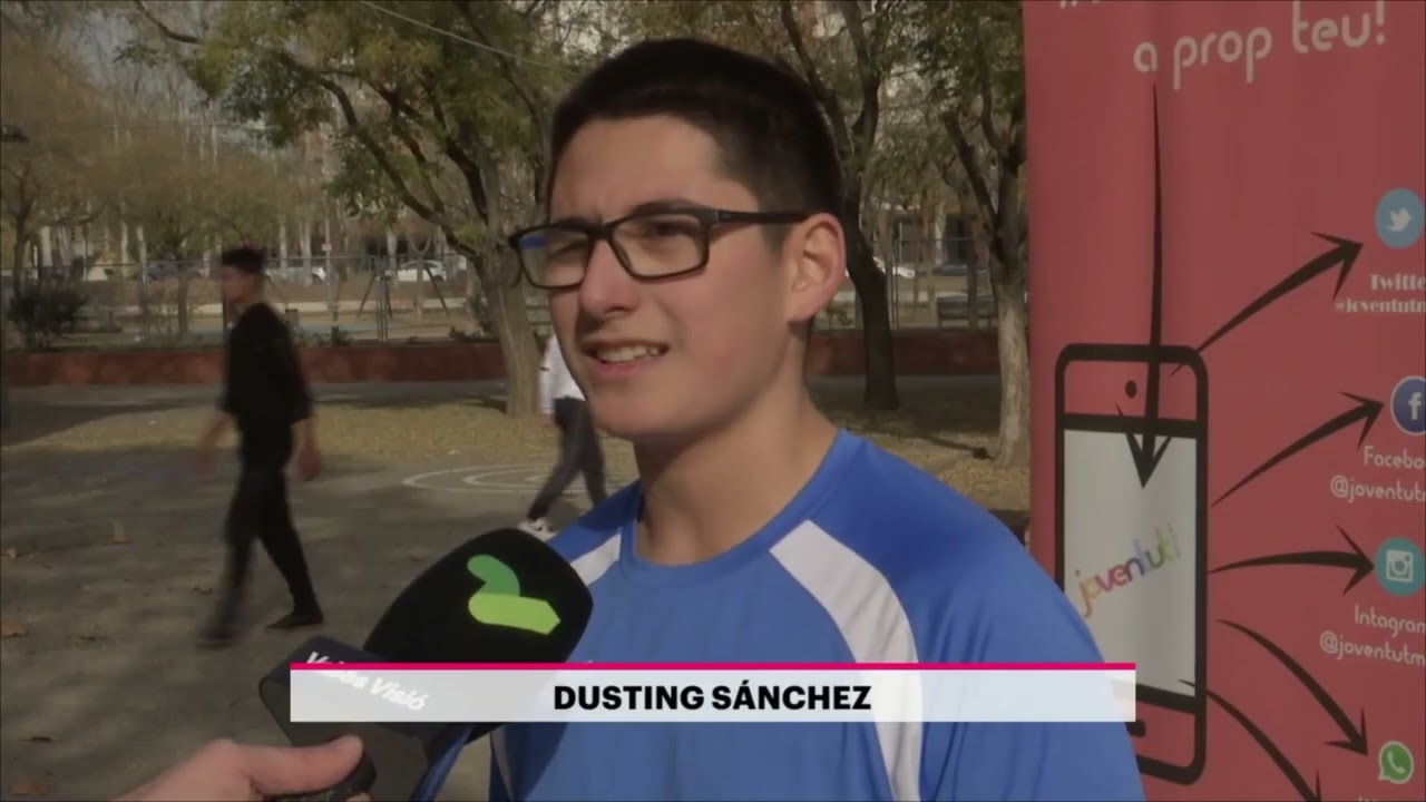 Mollet celebra un torneig de futbol sala juvenil al pati de l'Escola Montseny