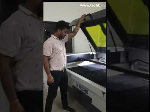 CO2 laser cutting machine