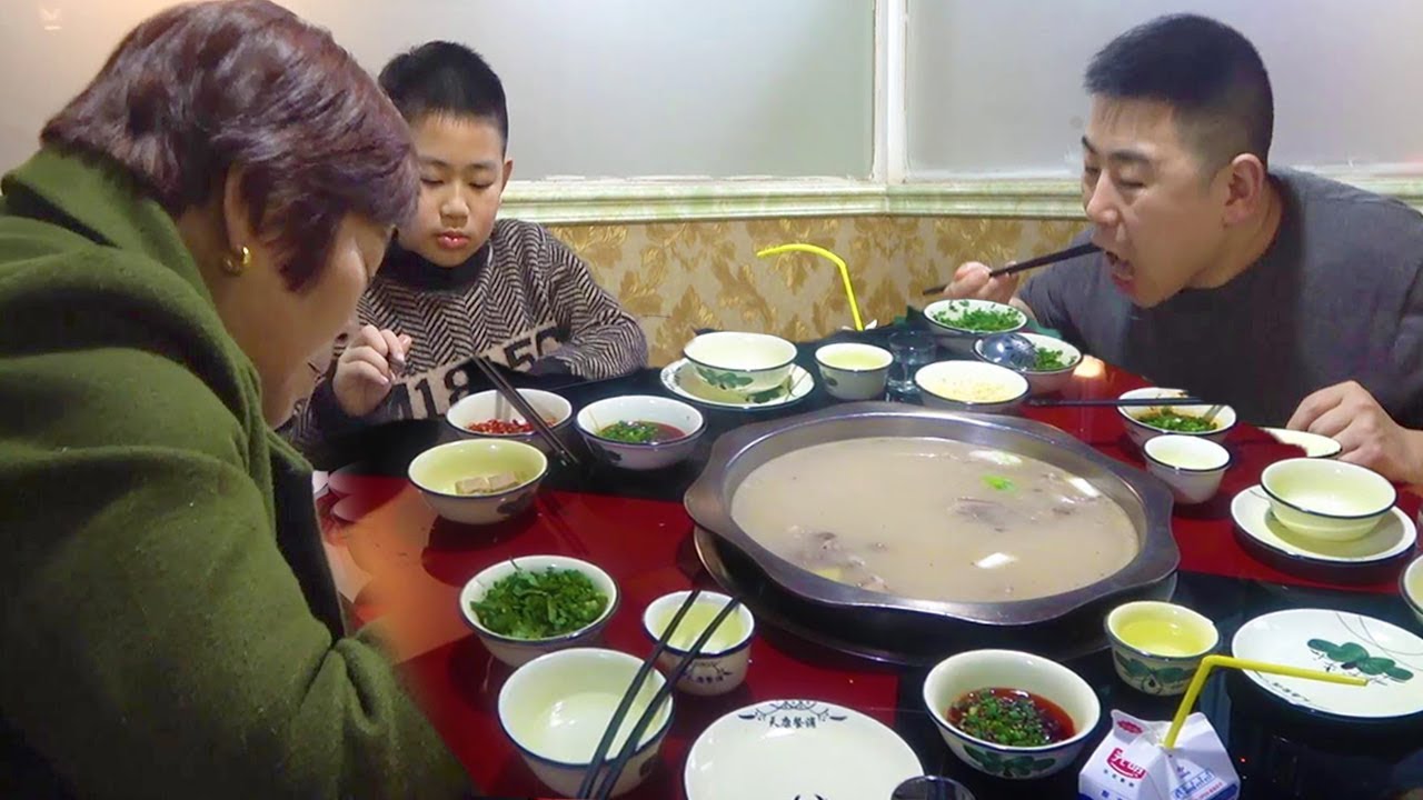 Баранина овечья почка овечья печень, есть баранину горячий горшок, с приправами, приятный!