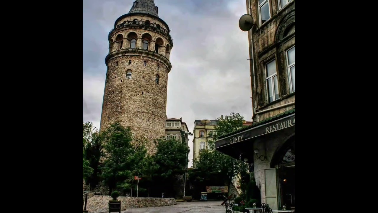İstanbul İstiklal street , Beyoglu and Galata Tower