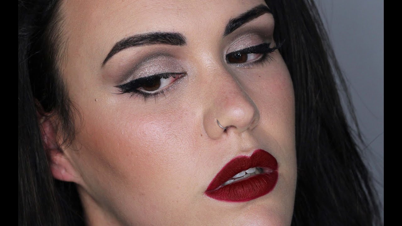 Look Fiesta Delineado y Labios Rojos