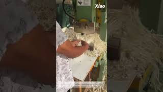 Cutting Goose Feathers: Carry Out Initial Processing on The Collected Feathers