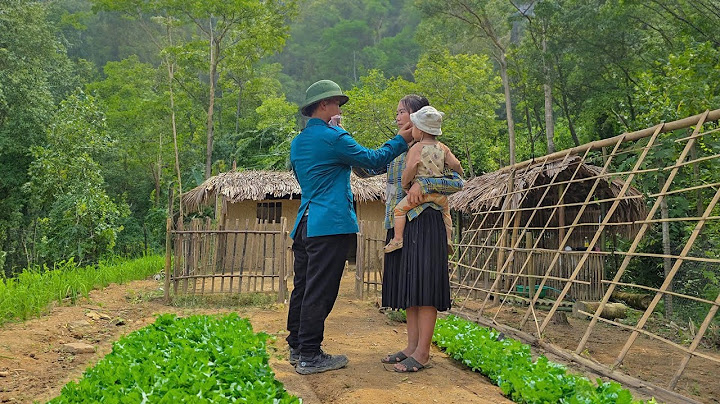 Police come to help single mother Tieu Ca improve land to grow watermelons