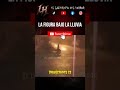 Grabó de madrugada en la tormenta y encontró esto en la vereda 👁️ #paranormal #videosdeterror