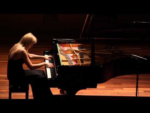 Valentina Lisitsa plays Liszt's Hungarian Rhapsody...