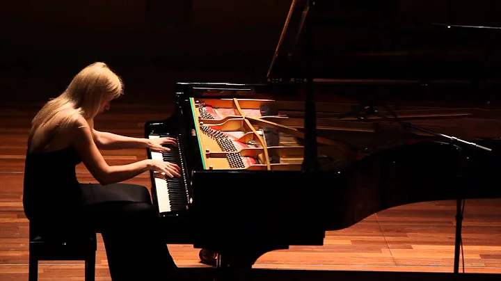 Valentina Lisitsa plays Liszt's Hungarian Rhapsody...