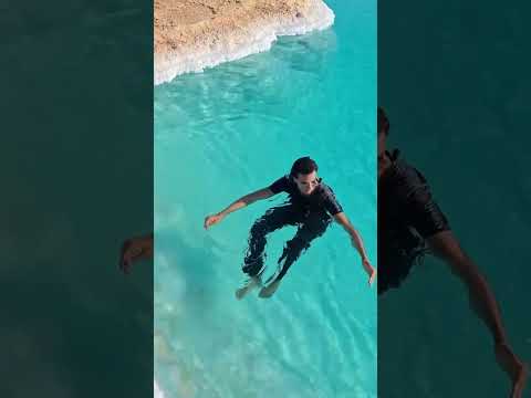 تأثير كثافة السائل على الطفوية