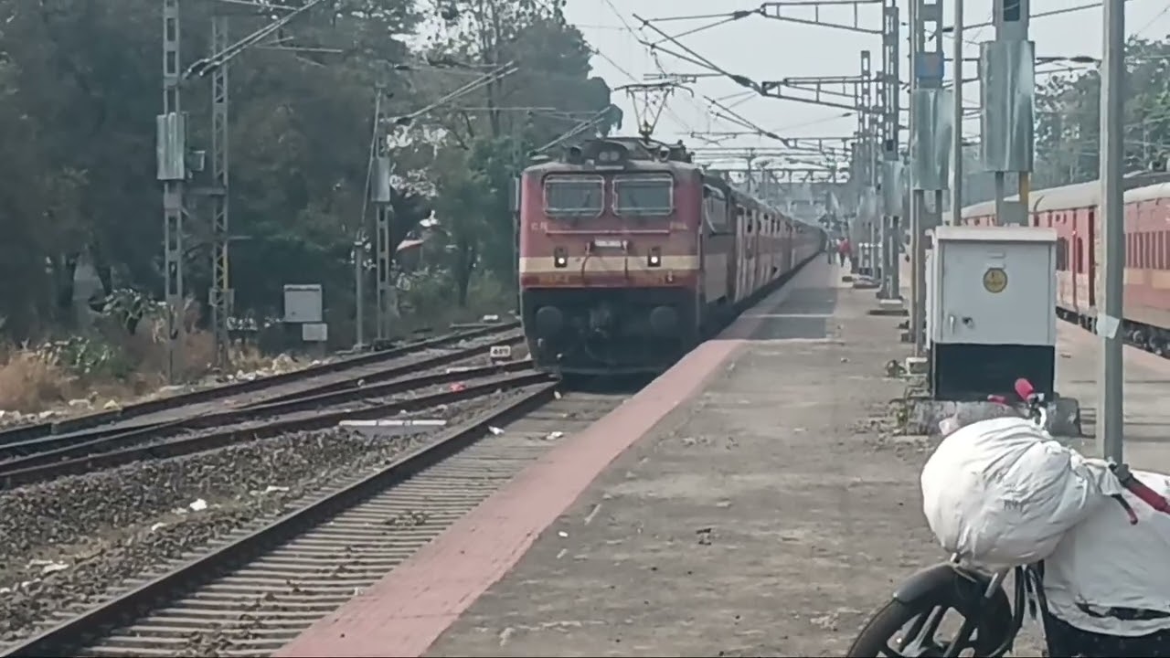 KOLHAPUR AHMADABAD 11050 LAST ICF TRAIN DEPARTED FROM PF 2 DATE 17/01/26 SATURDAY