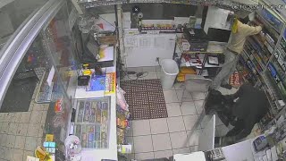 Pair of burglars in North Texas caught breaking into store with sledgehammer