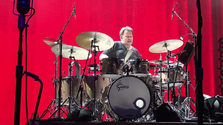 Keith Carlock ABSOLUTELY INSANE DRUM SOLO with Ste...