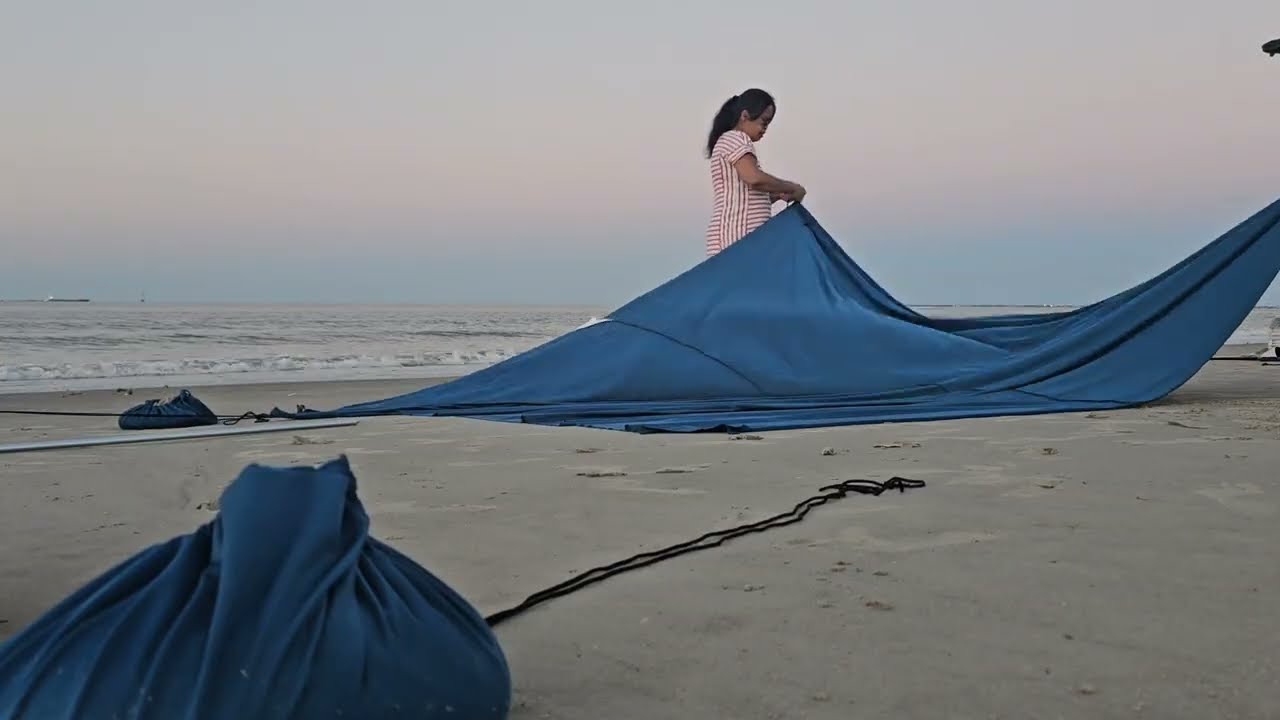 Vibemo Beach Tent, Outdoor Canopy with Sandbags