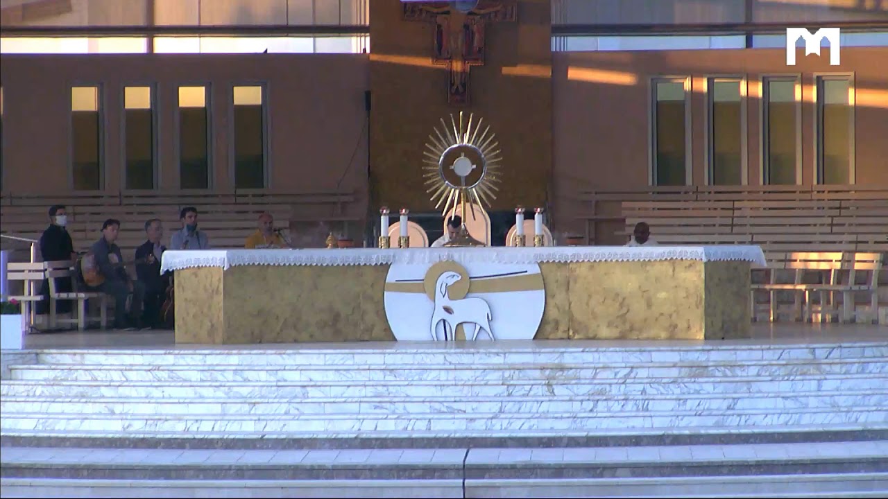 Benedizione e "Dio sia benedetto" in latino - Adorazione Medjugorje 21