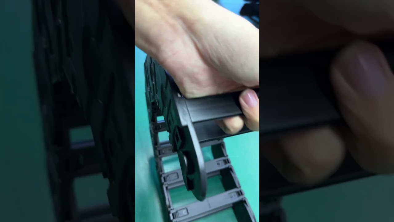 Drag chain rolling action 