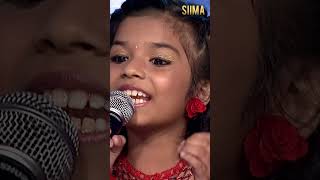 Baby Sreya Jayadeep mesmerizes everyone with her singing skills at the age of 10 | #ytshorts