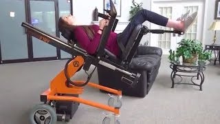 リクライニングから立ち作業までできる車椅子「AbleChair」