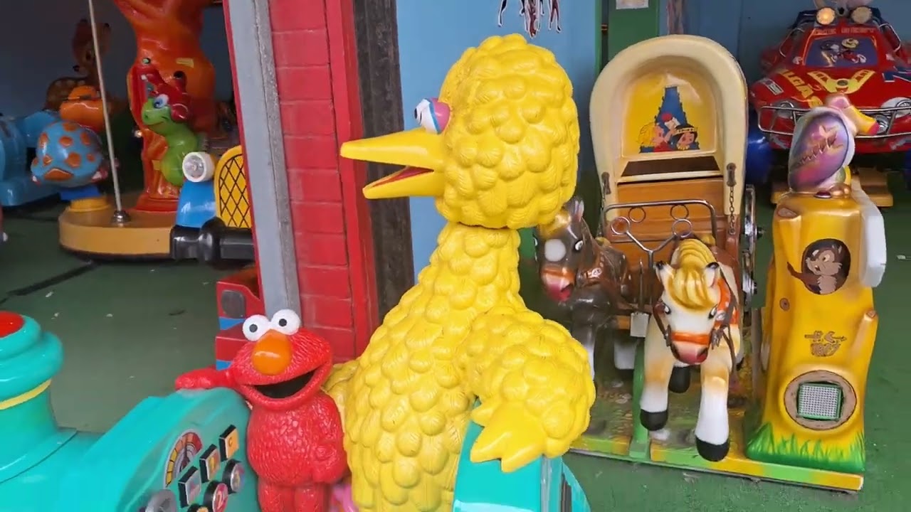 1990s Fun2Learn Big Bird Express Kiddie Ride - YouTube