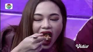 Ibunda Caca Bawa Rendang Padang Makanan Paling Enak Sedunia!! Host-Juri Lahap | D'Academy 5