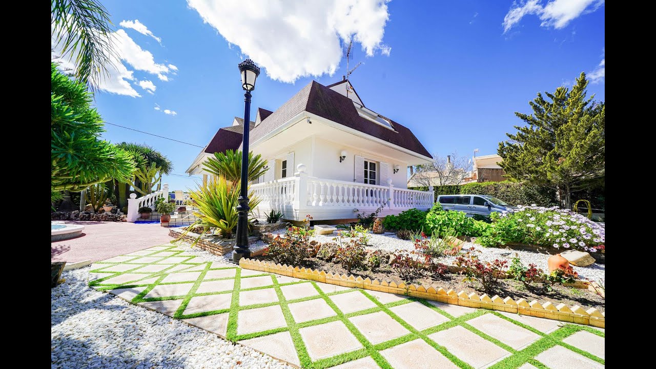 Exclusivo Chalet con Encanto Mediterráneo, Piscina y Patio Andaluz en San Vicente del Raspeig