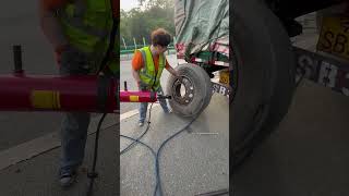 Heavy Truck Big Tire Explosion – Highway Rescue Mission
