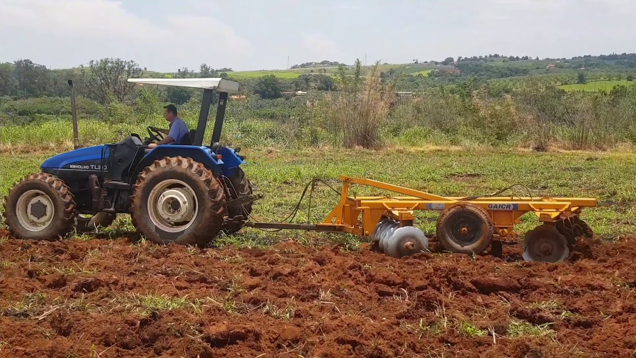 Gradão Trator trabalhando no gradão - YouTube