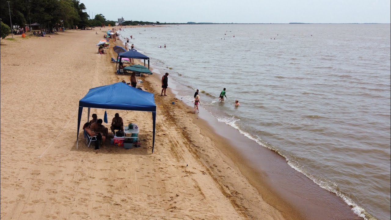 PRAIAS DE ARAMBARE NO DOMINGO DE MUITO CALOR E IMAGENS VIA DRONE 